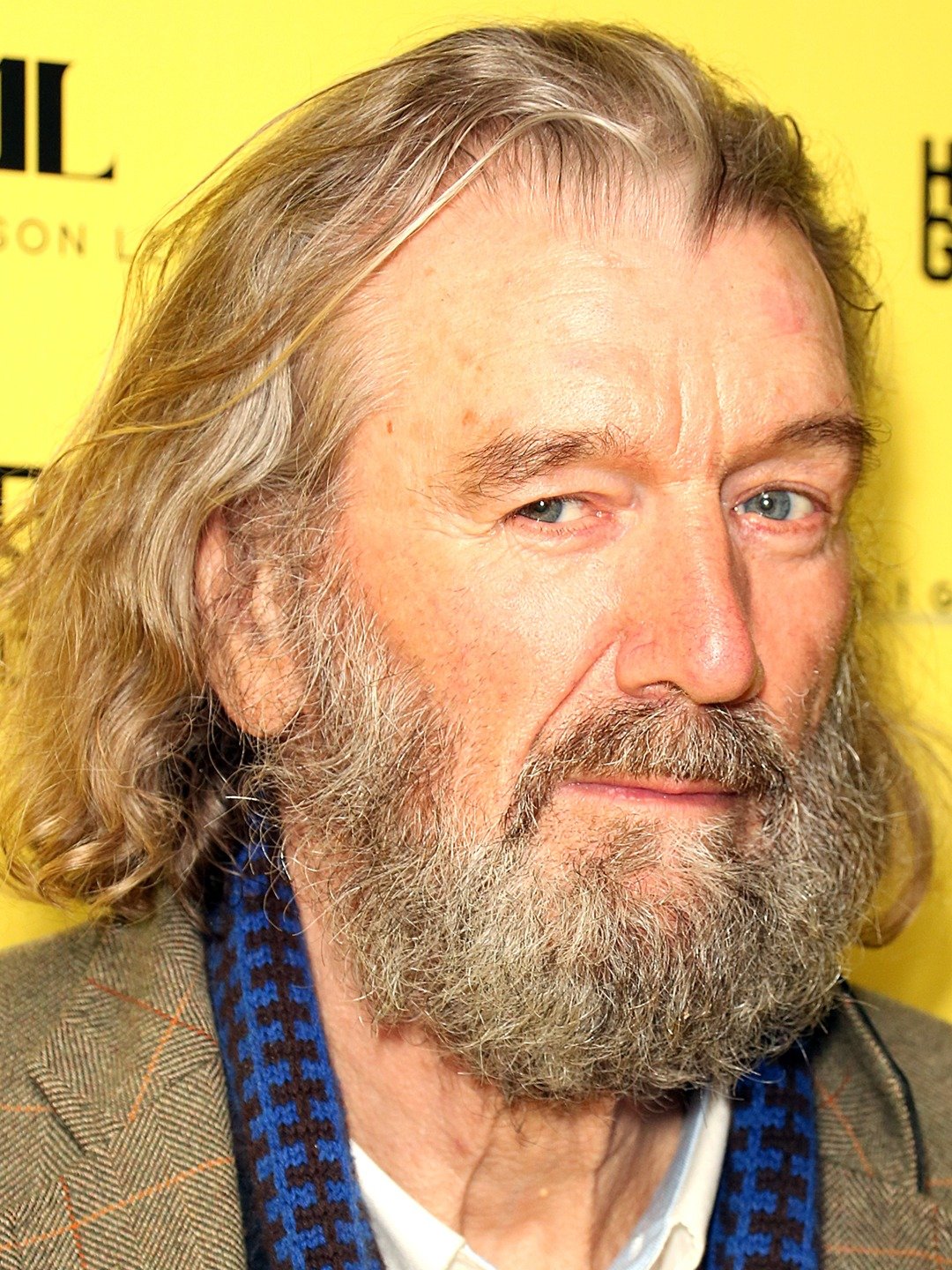 How tall is Clive Russell?